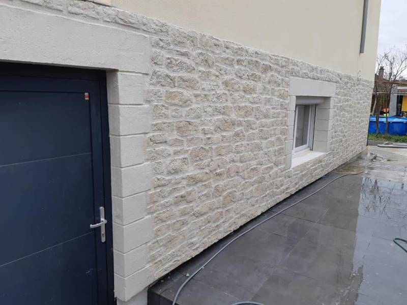 Expertise en enduit décoratif imitation pierre et roche artificielle