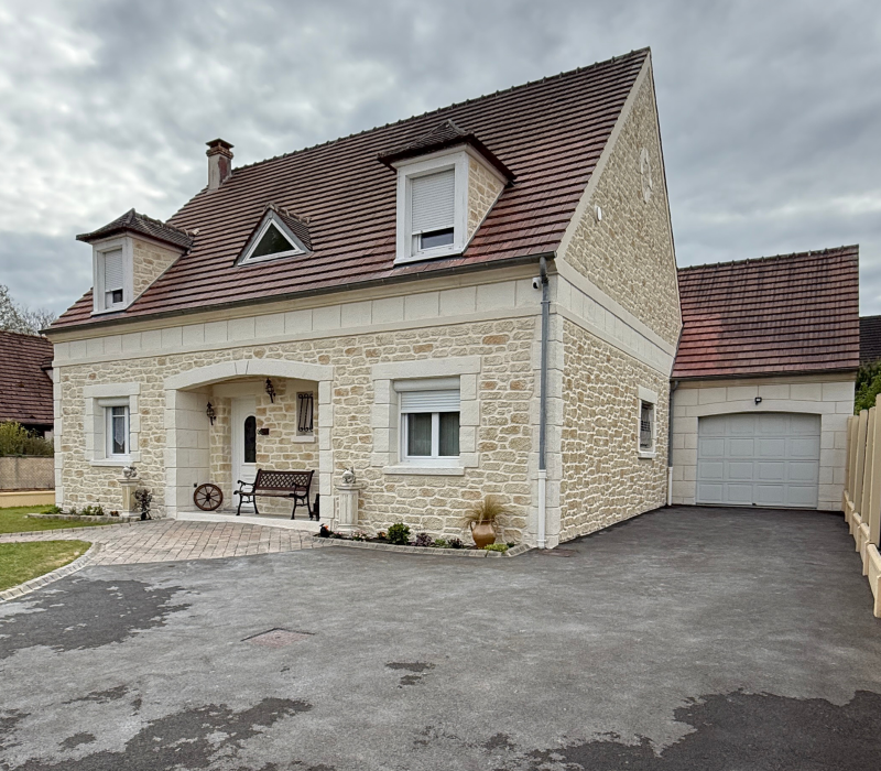 Réalisation d’un chantier en imitation pierre ton pierre à Laigneville pres de Creil dans l’Oise