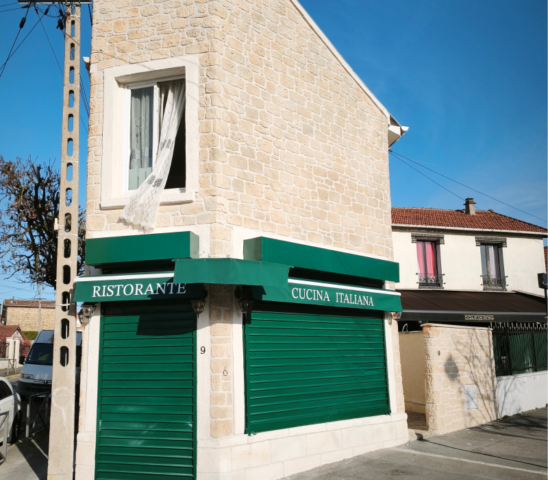 Création d’un chantier d’imitation en pierre à la chaux à Clichy-sous-Bois -93390-en Seine-Saint-Denis, 93, en Île-de-France