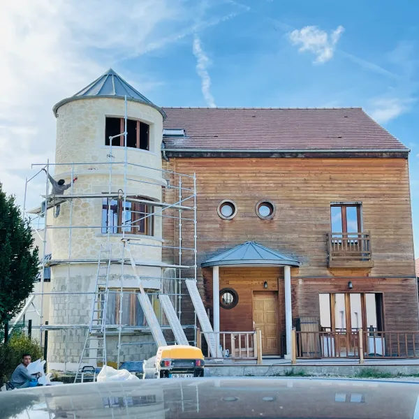 Expertise en enduit décoratif imitation pierre et roche artificielle